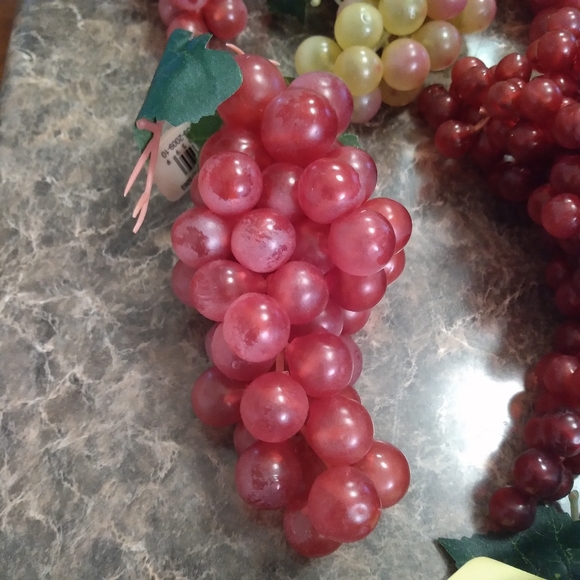 New Grapes Clusters Artificial Faux Fruit Mixed Sizes & Color 32 pc Soft Texture - Picture 10 of 16